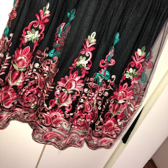 Beautiful embroidered mesh dress! - Picture 2 of 6